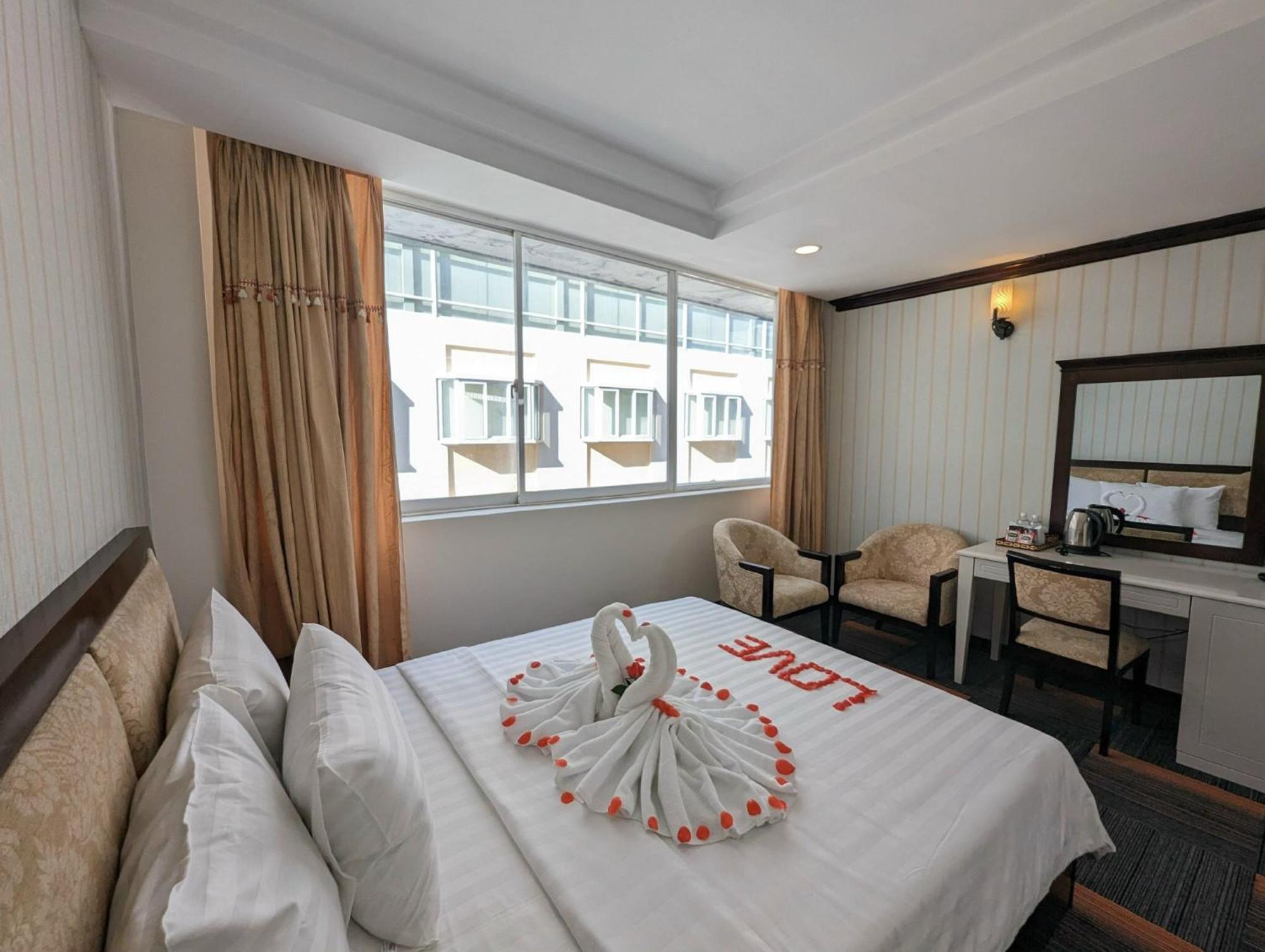 Dong Kinh Hotel Ho Chi Minh City Exterior photo